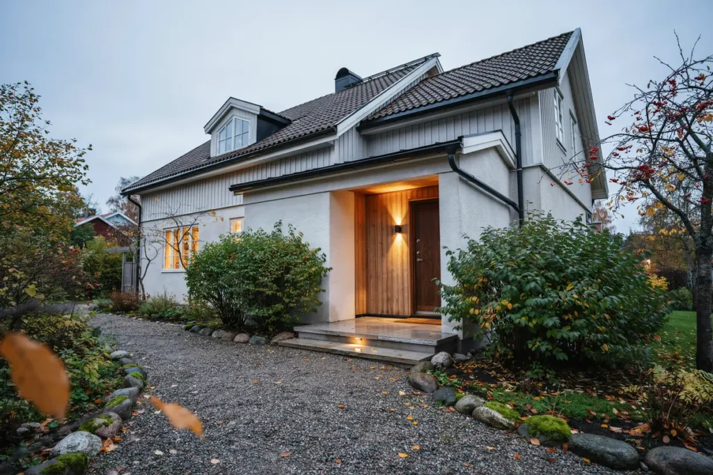 m rkare kv llar i oktober s planerar du fasadbelysning som kar b de trygghet och trivsel